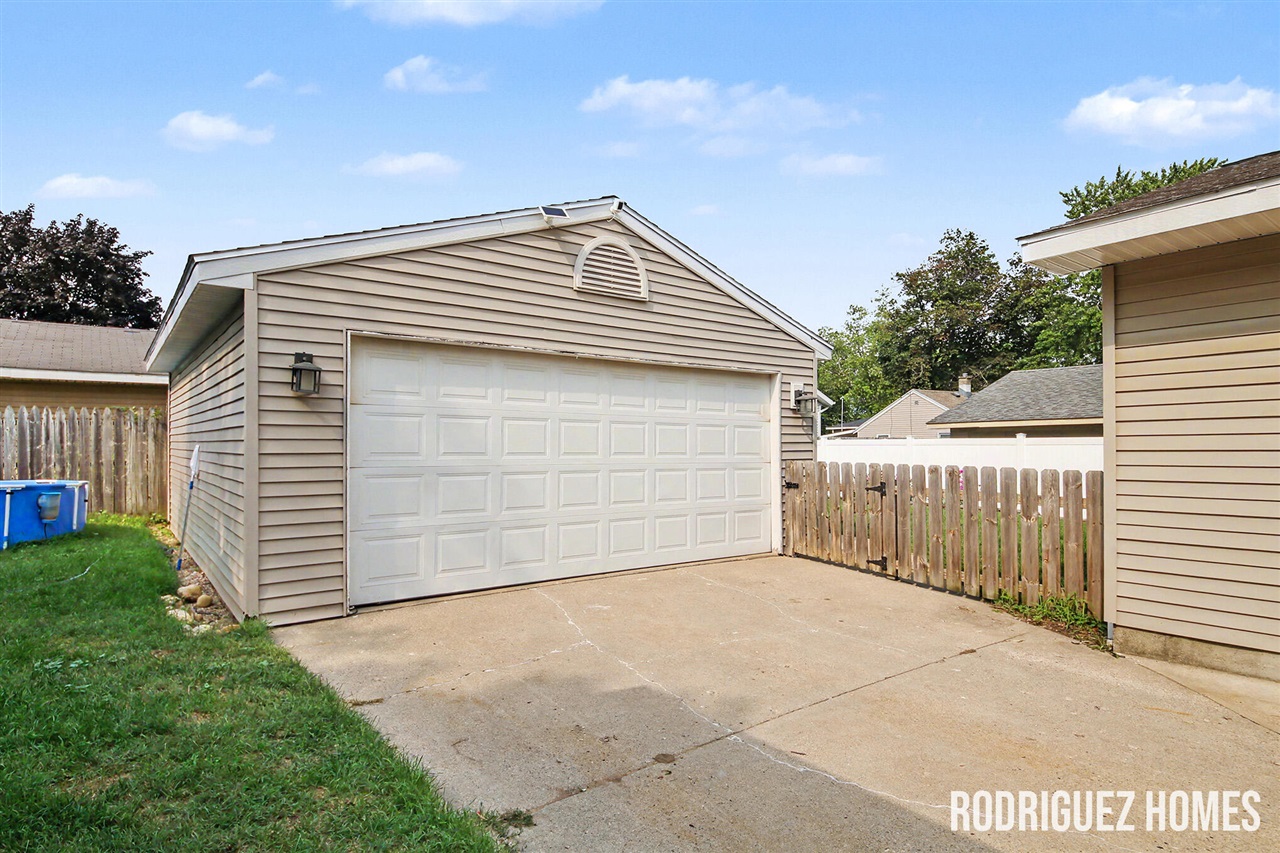 2nd image of 3283 Larue St, Grandville, MI 49418 | MLS# 70552296