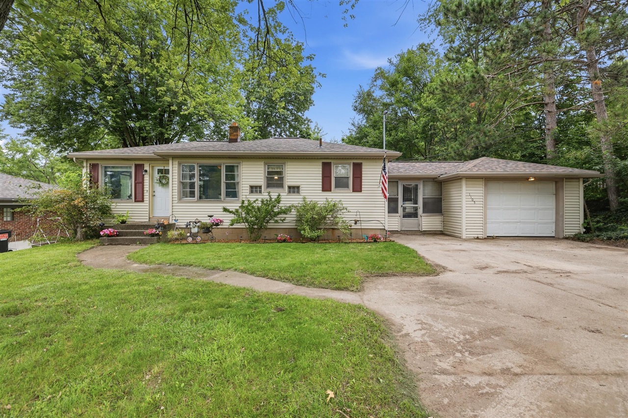 1st image of 1105 52nd St, Grand Rapids, MI 49508 | MLS# 70552314
