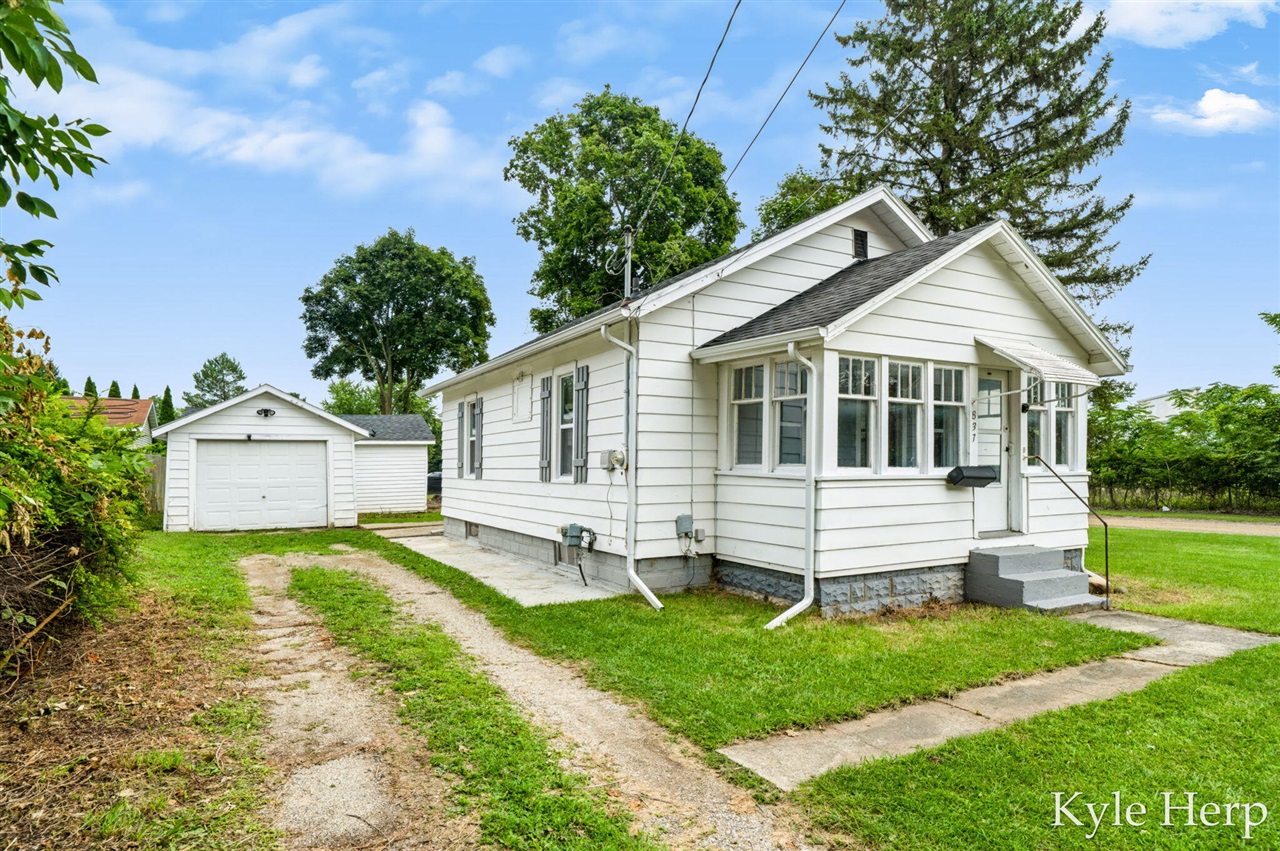 1st image of 837 E Marshall St, Hastings, MI 49058 | MLS# 70552321