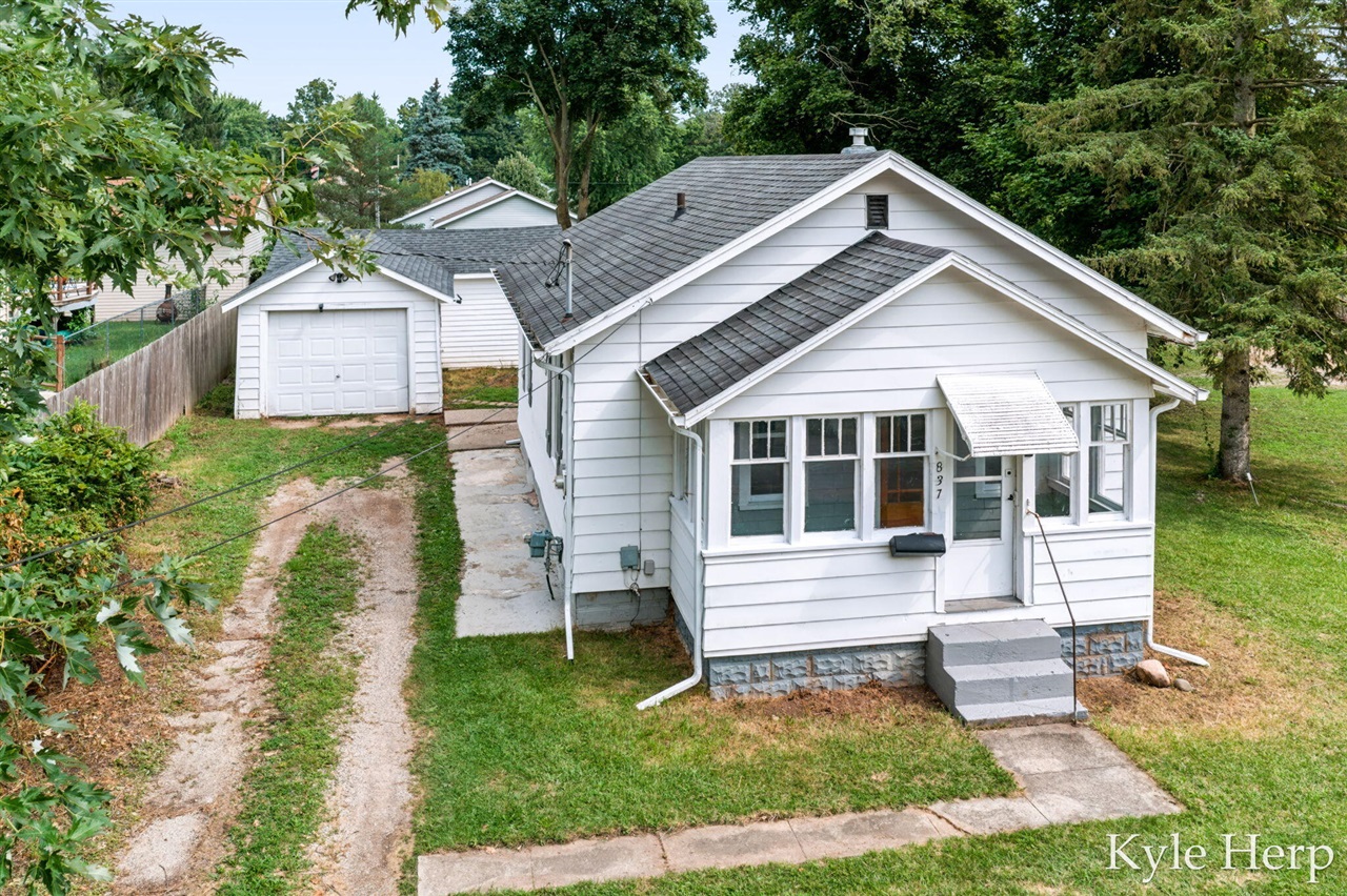 2nd image of 837 E Marshall St, Hastings, MI 49058 | MLS# 70552321
