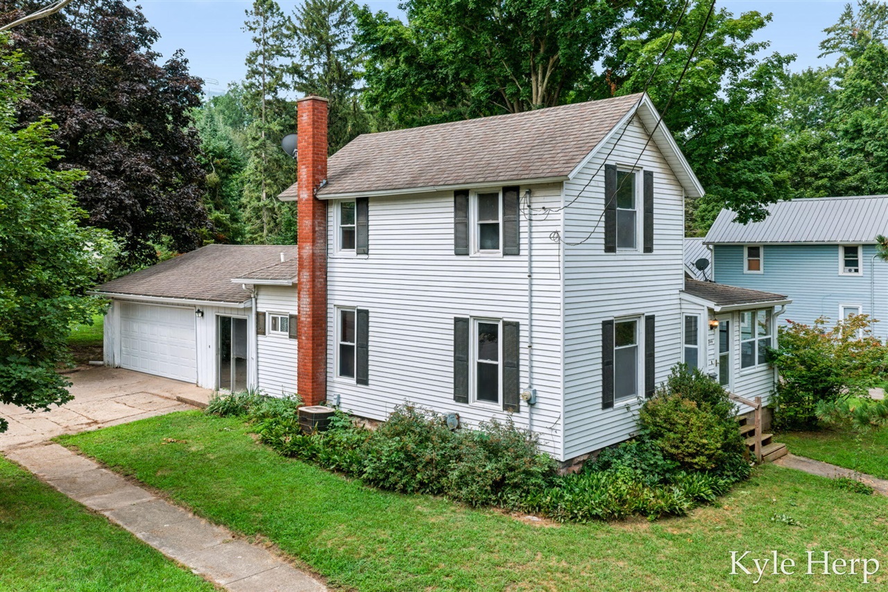 2nd image of 204 W South St, Hastings, MI 49058 | MLS# 70552323