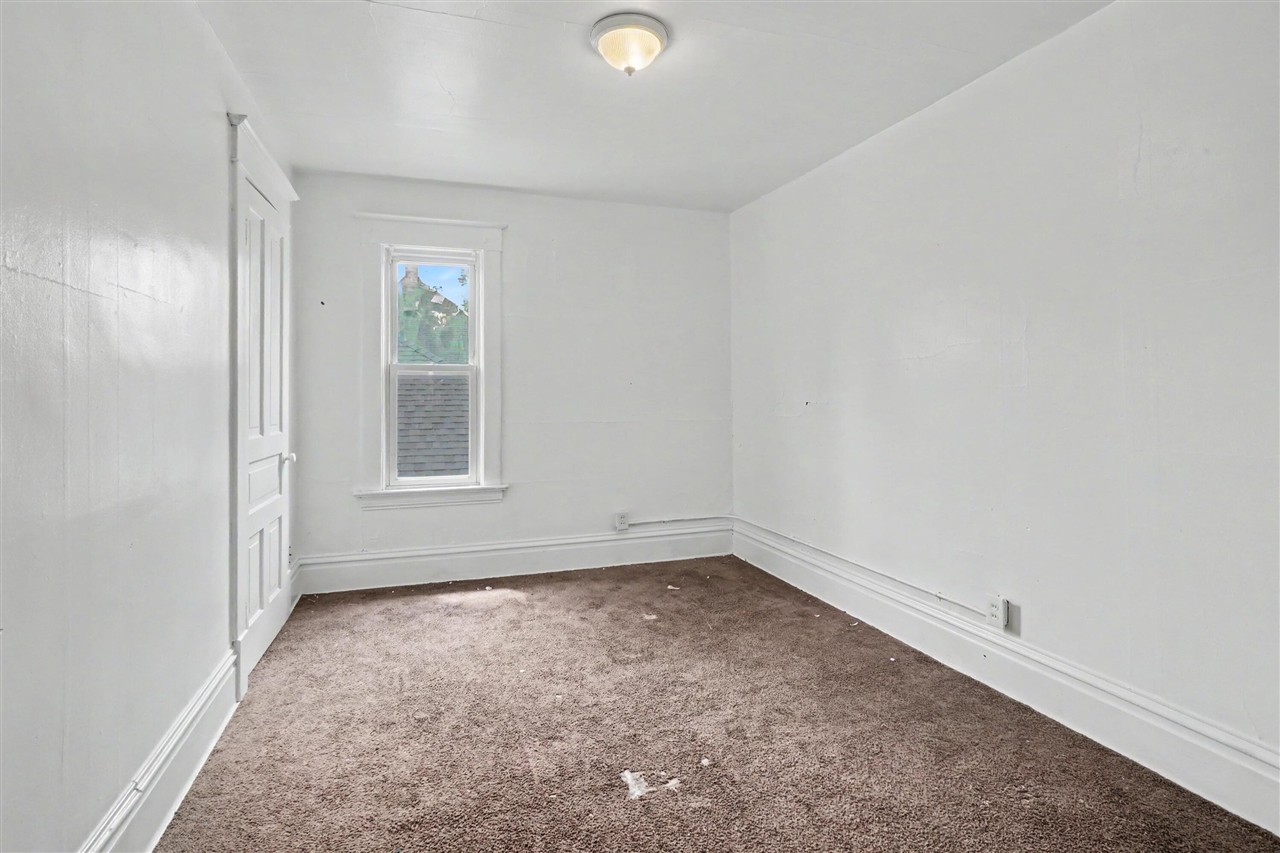 5th image of 945 Sheridan Ave, Grand Rapids, MI 49503 | MLS# 70552334