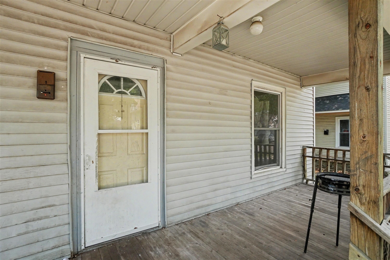 2nd image of 106 Stewart St, Grand Rapids, MI 49507 | MLS# 70552343