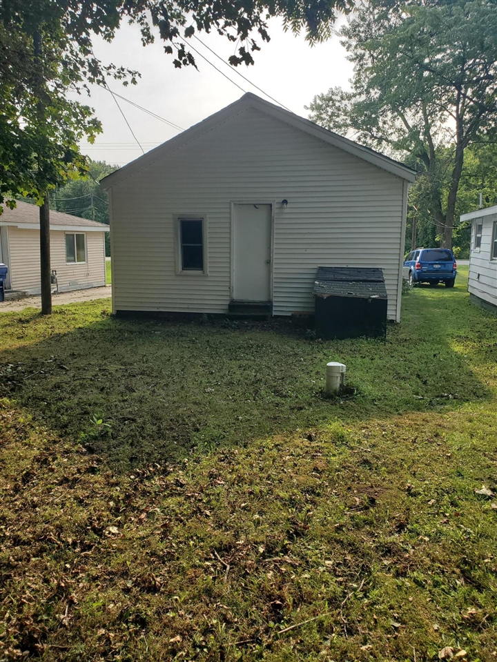 3rd image of 431 N Crystal Ave, Benton Harbor, MI 49022 | MLS# 70552348