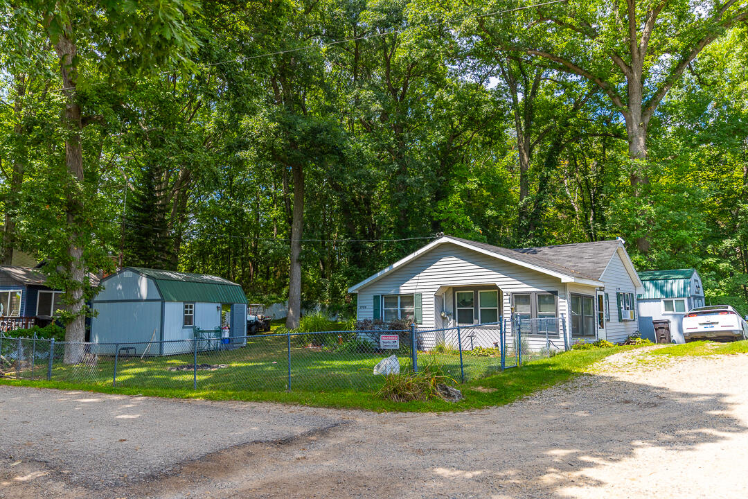 3rd image of 9728 Lakeview Dr, Jerome, MI 49249 | MLS# 70552363