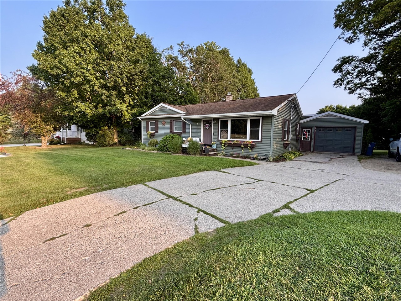 2nd image of 610 E Main St, Fremont, MI 49412 | MLS# 70552371