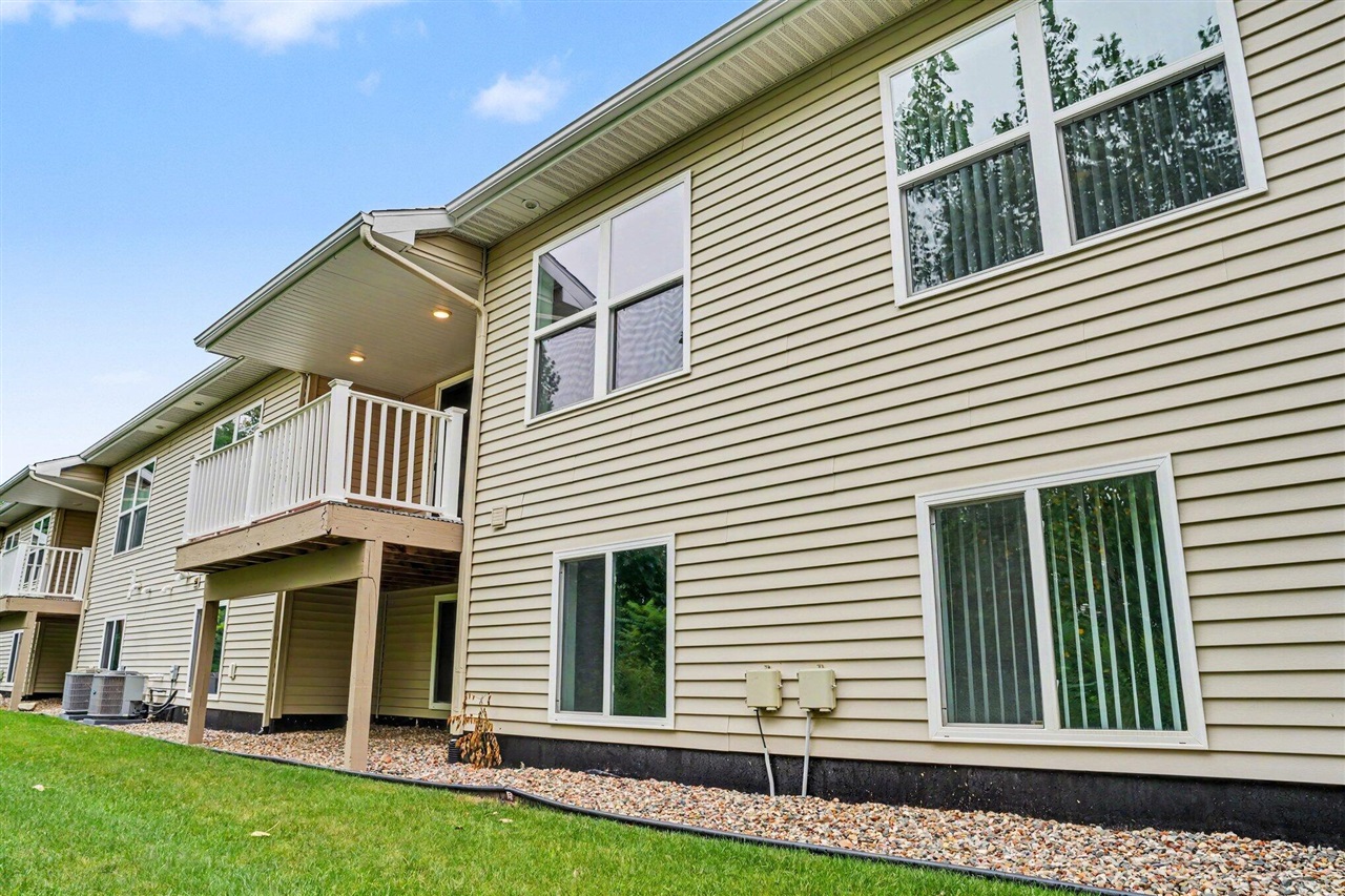 28th image of 1367 S Village Cir, Kalamazoo, MI 49009 | MLS# 70552378