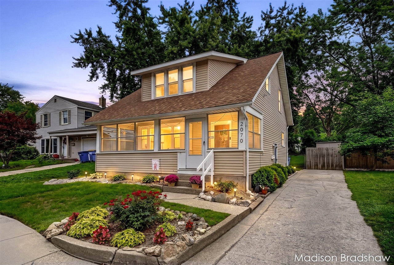 1st image of 2070 Monroe Ave, Grand Rapids, MI 49505 | MLS# 70552379