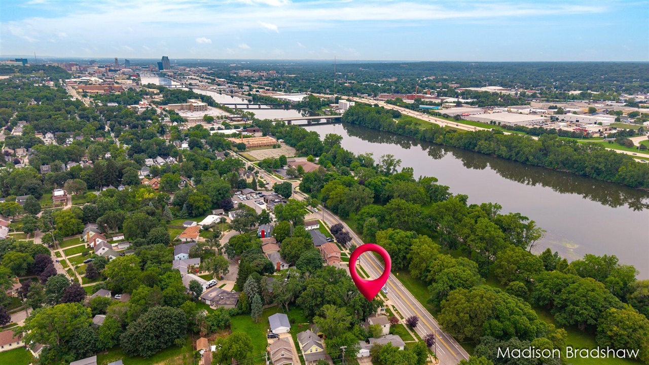2nd image of 2070 Monroe Ave, Grand Rapids, MI 49505 | MLS# 70552379