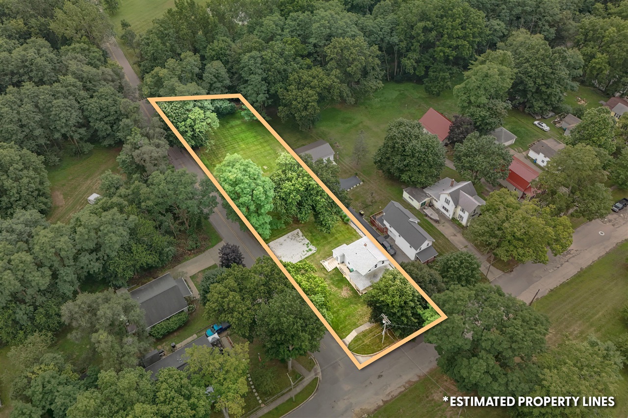 4th image of 48 Marion St, Hillsdale, MI 49242 | MLS# 70552426