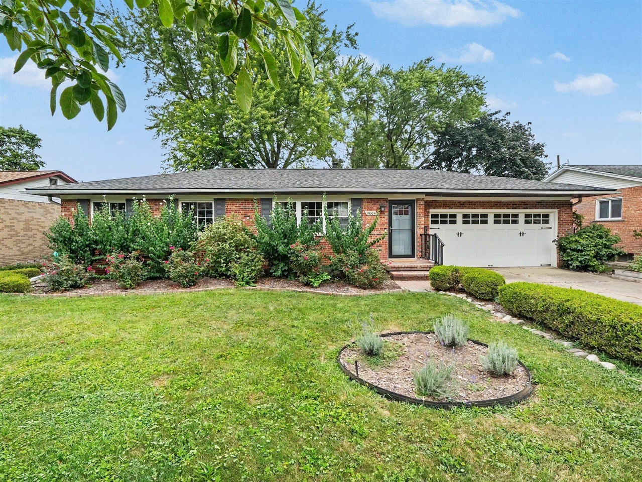 1st image of 2004 Suffolk Ave, Ann Arbor, MI 48103 | MLS# 70552436