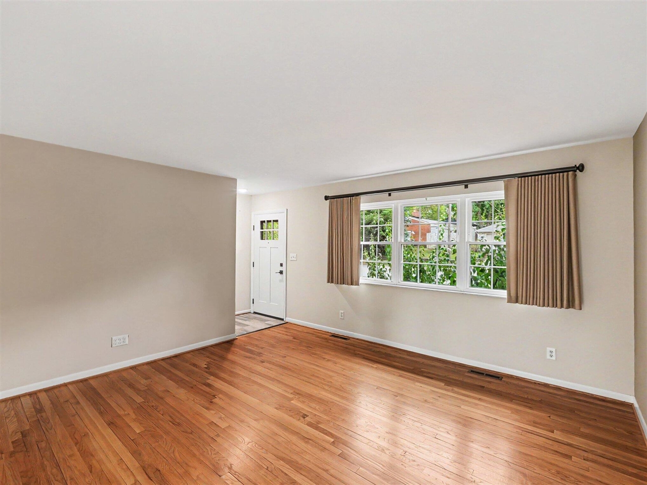 4th image of 2004 Suffolk Ave, Ann Arbor, MI 48103 | MLS# 70552436
