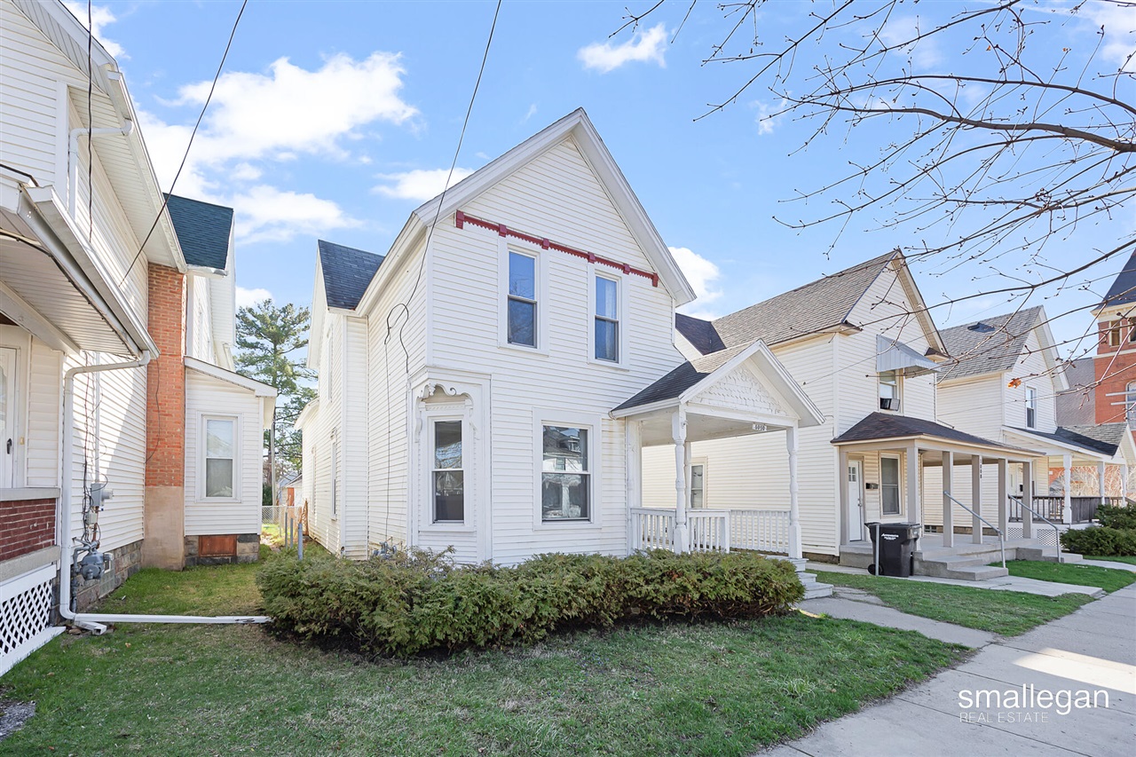 1st image of 1010 Nw Alpine Ave, Grand Rapids, MI 49504 | MLS# 70552440
