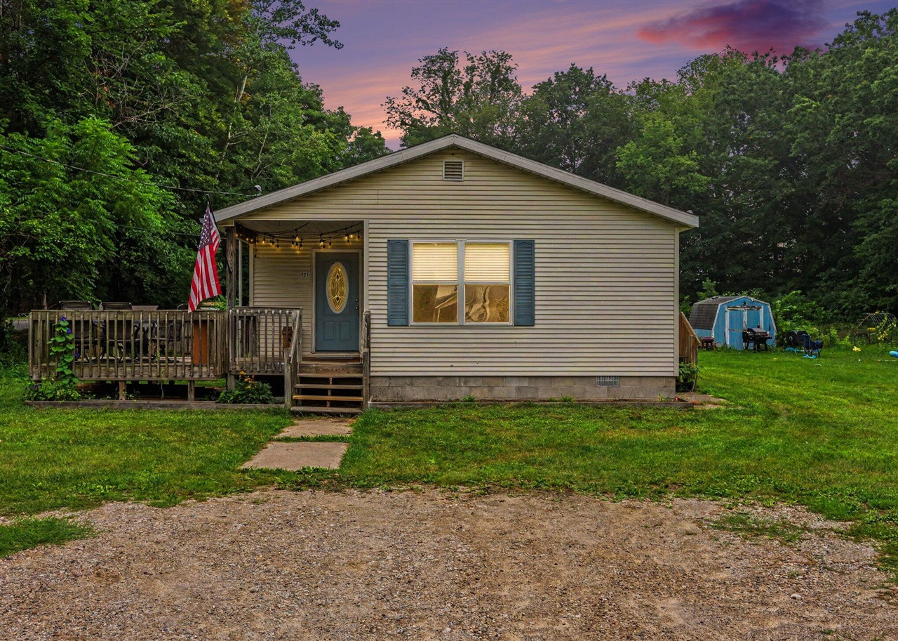3rd image of 221 Lowe St, Allegan, MI 49010 | MLS# 70552502