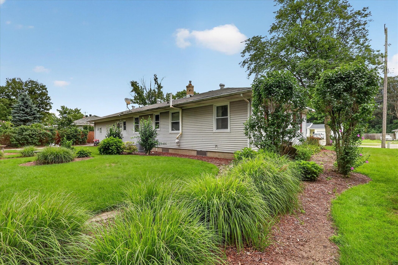 3rd image of 1055 Elmwood Dr, Jenison, MI 49428 | MLS# 70552530