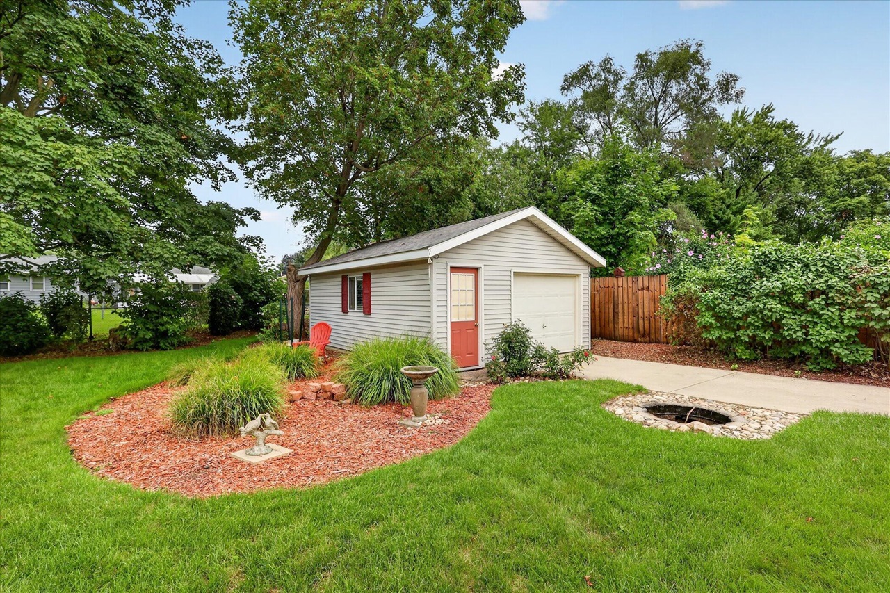 4th image of 1055 Elmwood Dr, Jenison, MI 49428 | MLS# 70552530