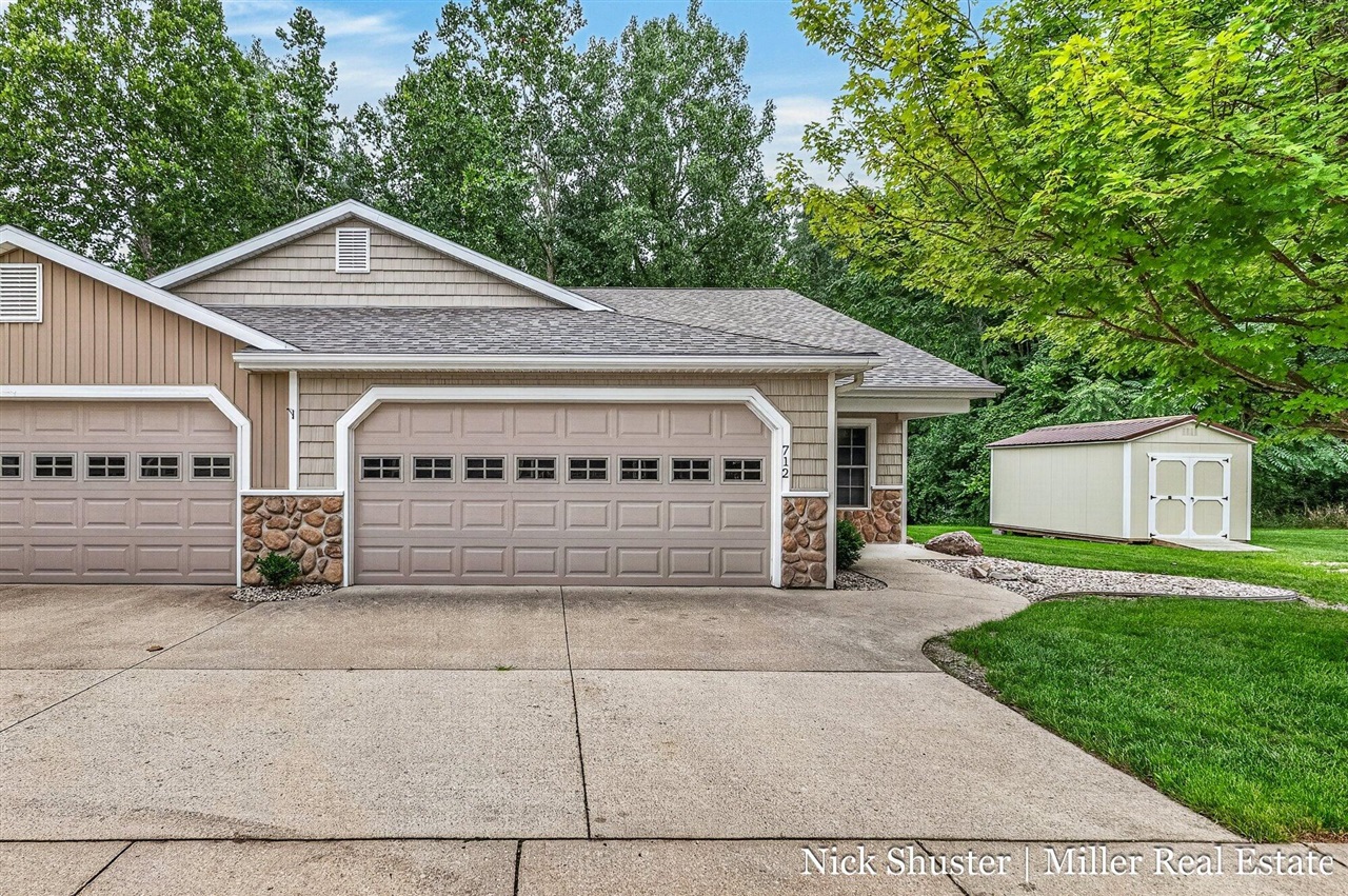 3rd image of 712 Riverwalk St, Hastings, MI 49058