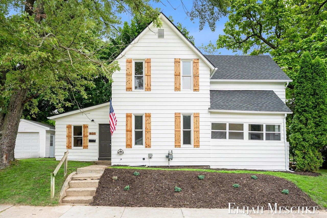 1st image of 801 Coldbrook St, Grand Rapids, MI 49503 | MLS# 70552544