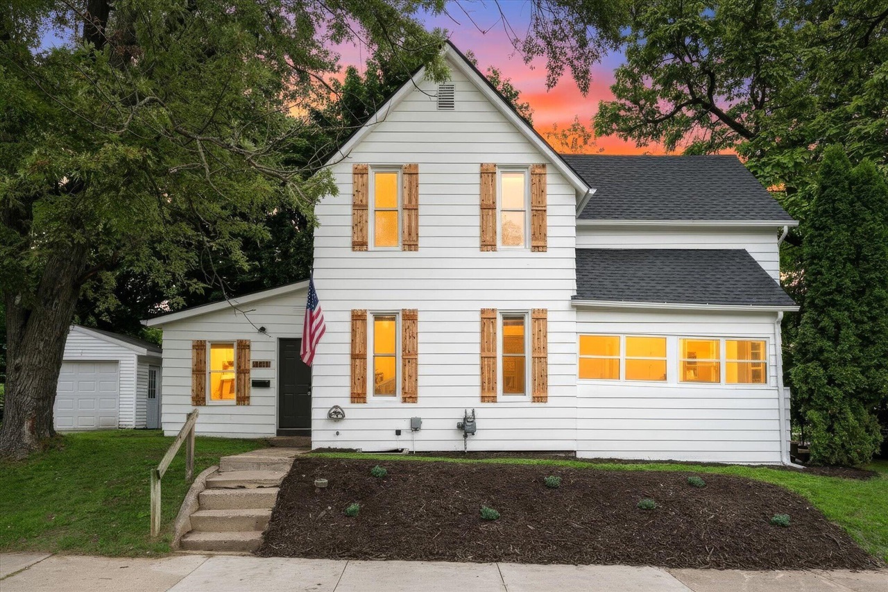 2nd image of 801 Coldbrook St, Grand Rapids, MI 49503 | MLS# 70552544