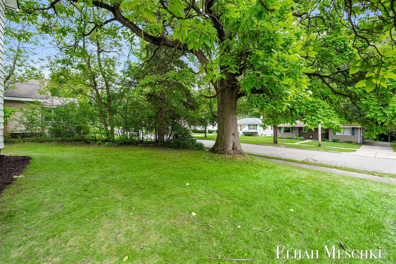 45th image of 801 Coldbrook St, Grand Rapids, MI 49503 | MLS# 70552544