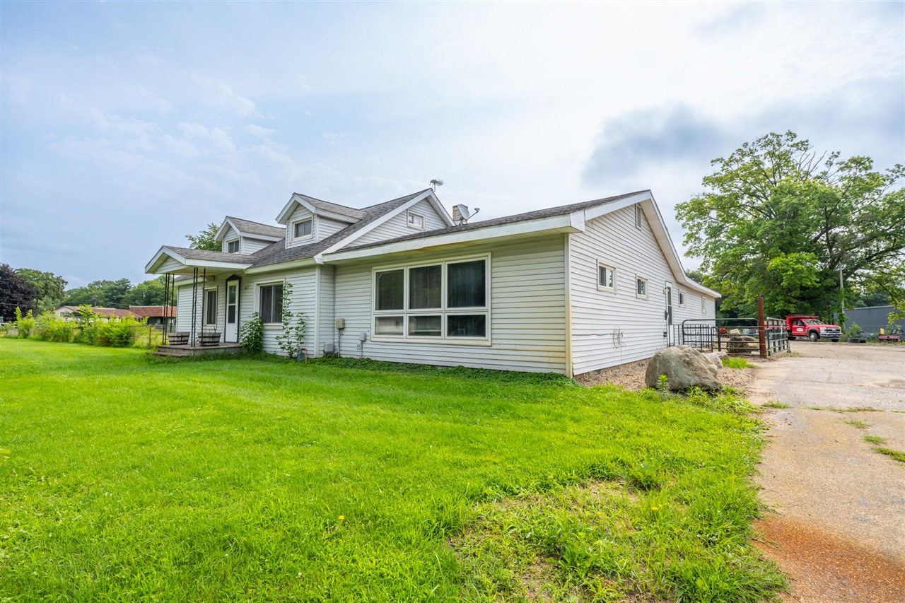3rd image of 4617 Paw Paw Lake Rd, Coloma, MI 49038 | MLS# 70552573