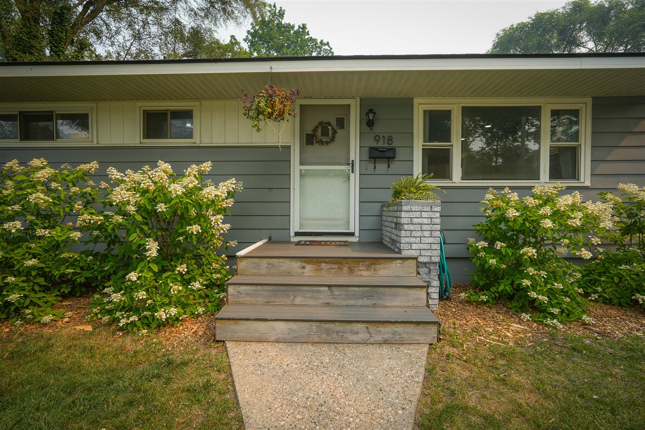 2nd image of 918 Post Rd, Muskegon, MI 49441 | MLS# 70552581