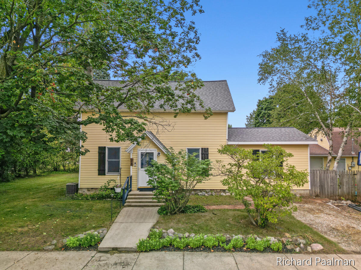 1st image of 220 W Pere Marquette St, Big Rapids, MI 49307 | MLS# 70552615