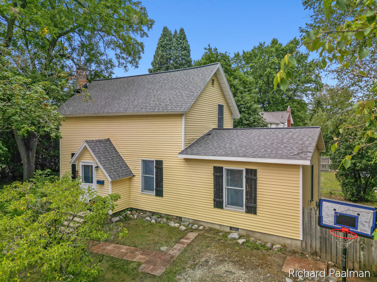 2nd image of 220 W Pere Marquette St, Big Rapids, MI 49307 | MLS# 70552615