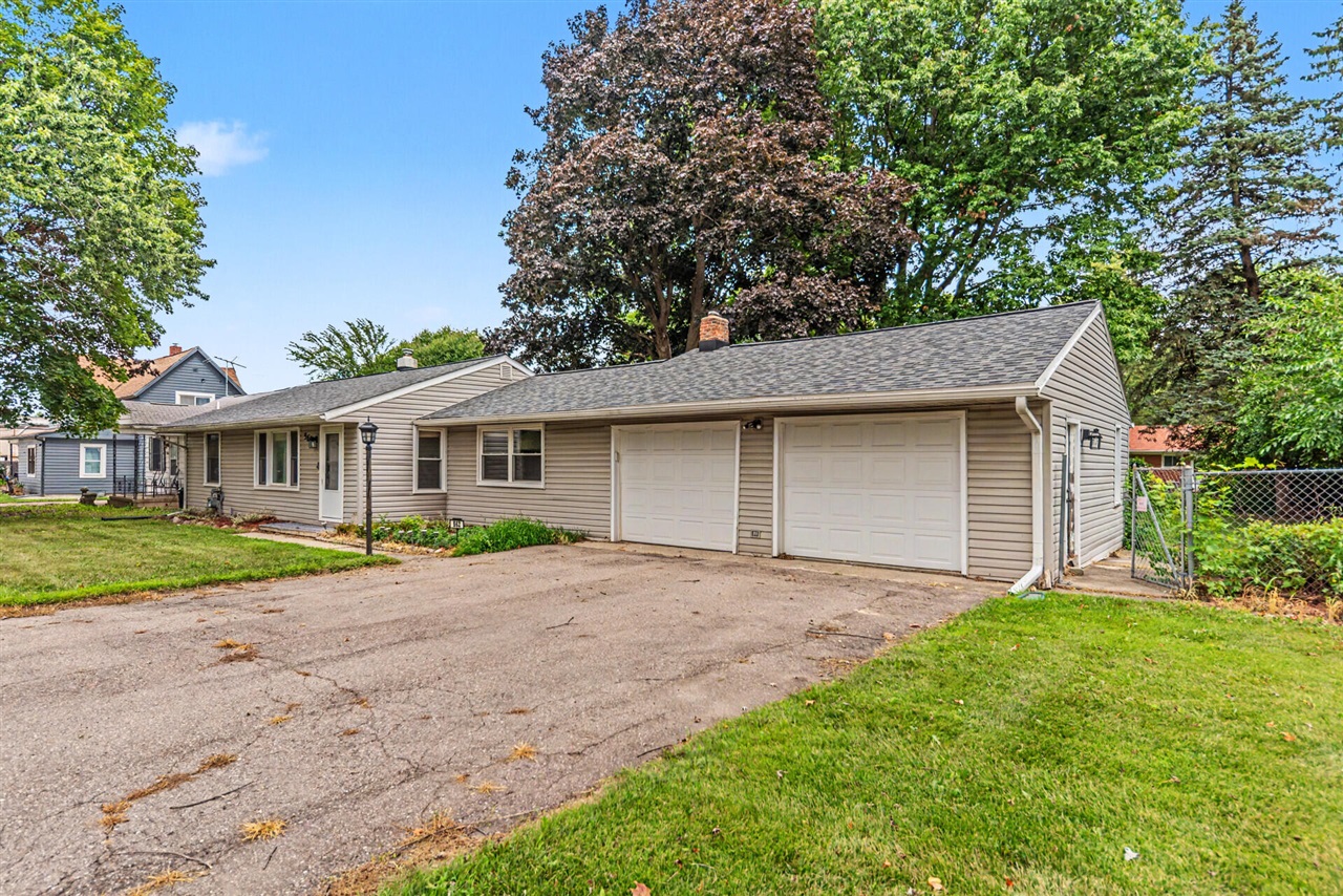 3rd image of 562 Brookside Rd, Ypsilanti, MI 48197 | MLS# 70552625