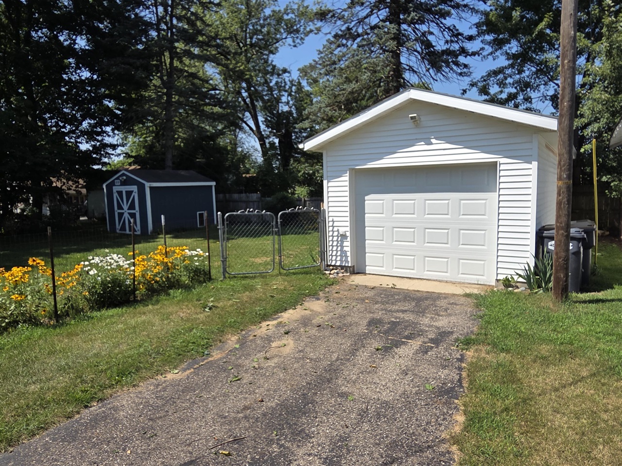 4th image of 111 Cedar St, Paw Paw, MI 49079 | MLS# 70552633