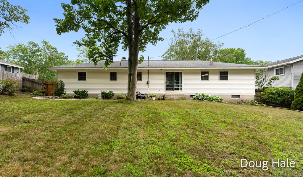 4th image of 1674 Bonneville Dr, Norton Shores, MI 49441 | MLS# 70552642