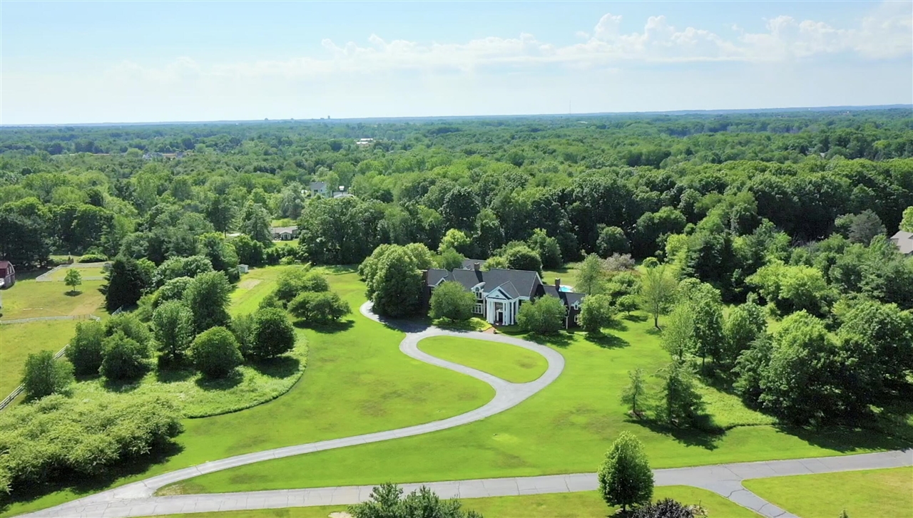 3rd image of 560 Saddlebrook Dr, Ada, MI 49301 | MLS# 70552643