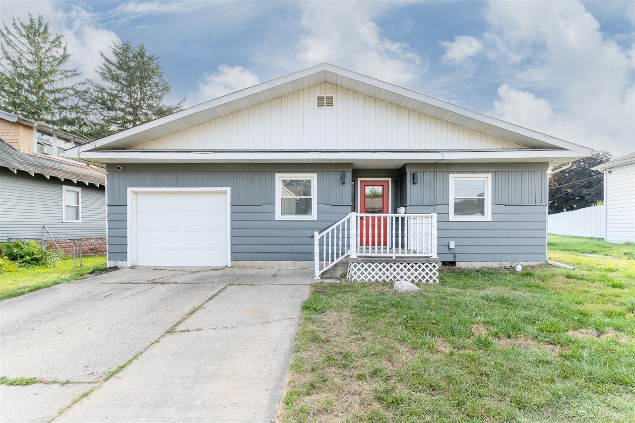 1st image of 609 N Jackson St, Ionia, MI 48846 | MLS# 70552655