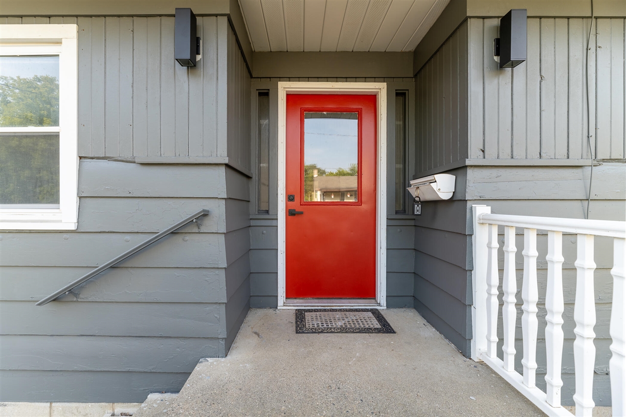 2nd image of 609 N Jackson St, Ionia, MI 48846 | MLS# 70552655