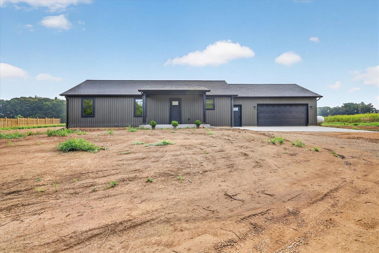 2nd image of 9851 Cedar Creek Rd, Delton, MI 49046 | MLS# 70552672