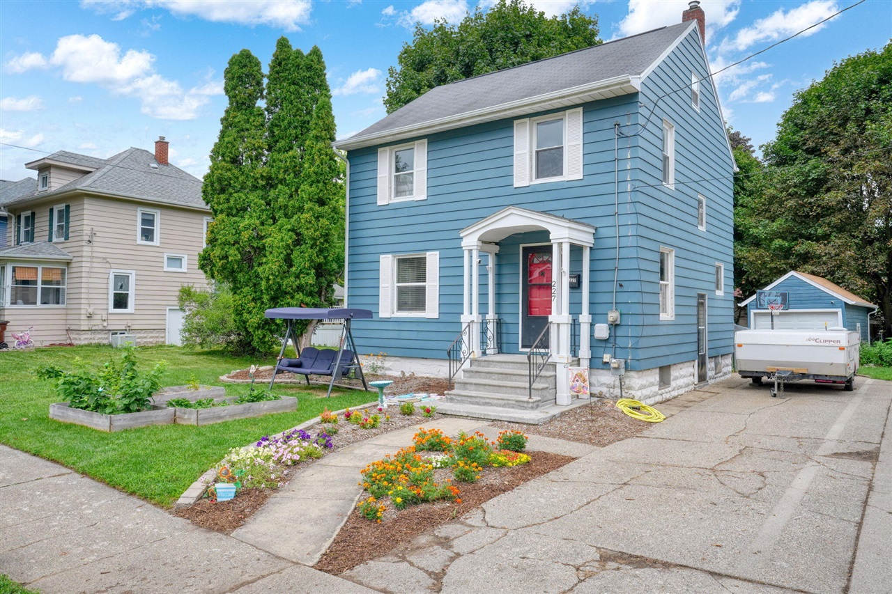 1st image of 227 N Bowen St, Jackson, MI 49202 | MLS# 70552674