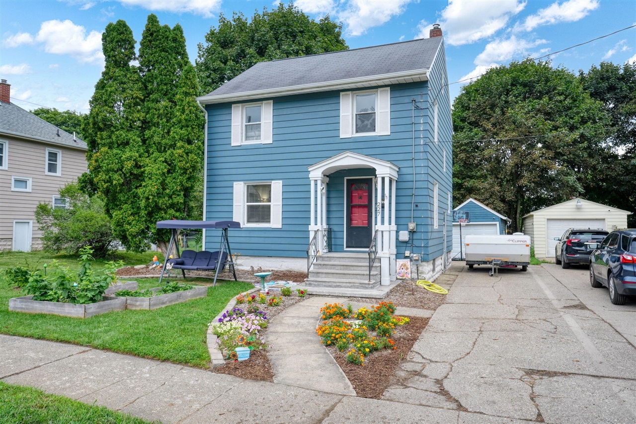 2nd image of 227 N Bowen St, Jackson, MI 49202 | MLS# 70552674