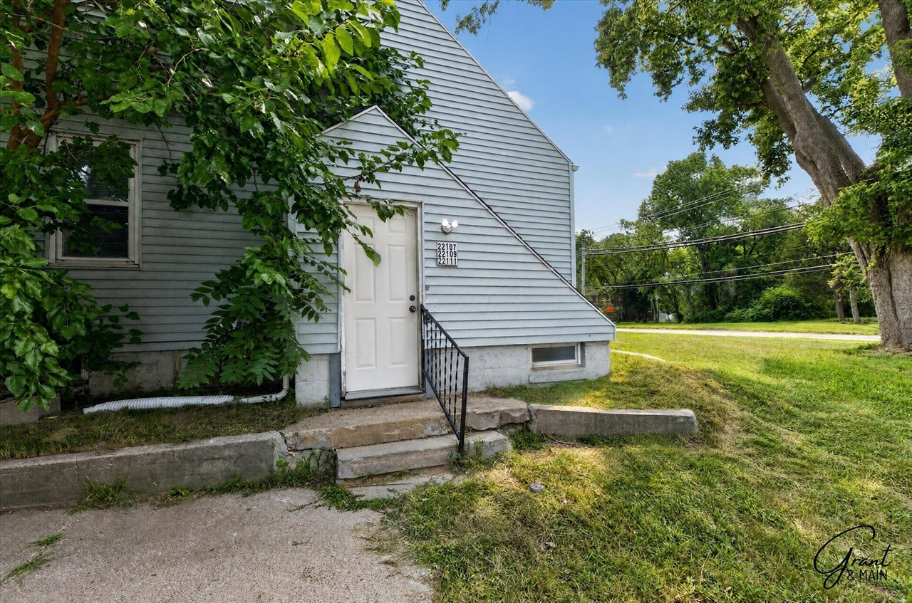 2nd image of 22107 15 Mile Rd, Clinton Township, MI 48035 | MLS# 70552677