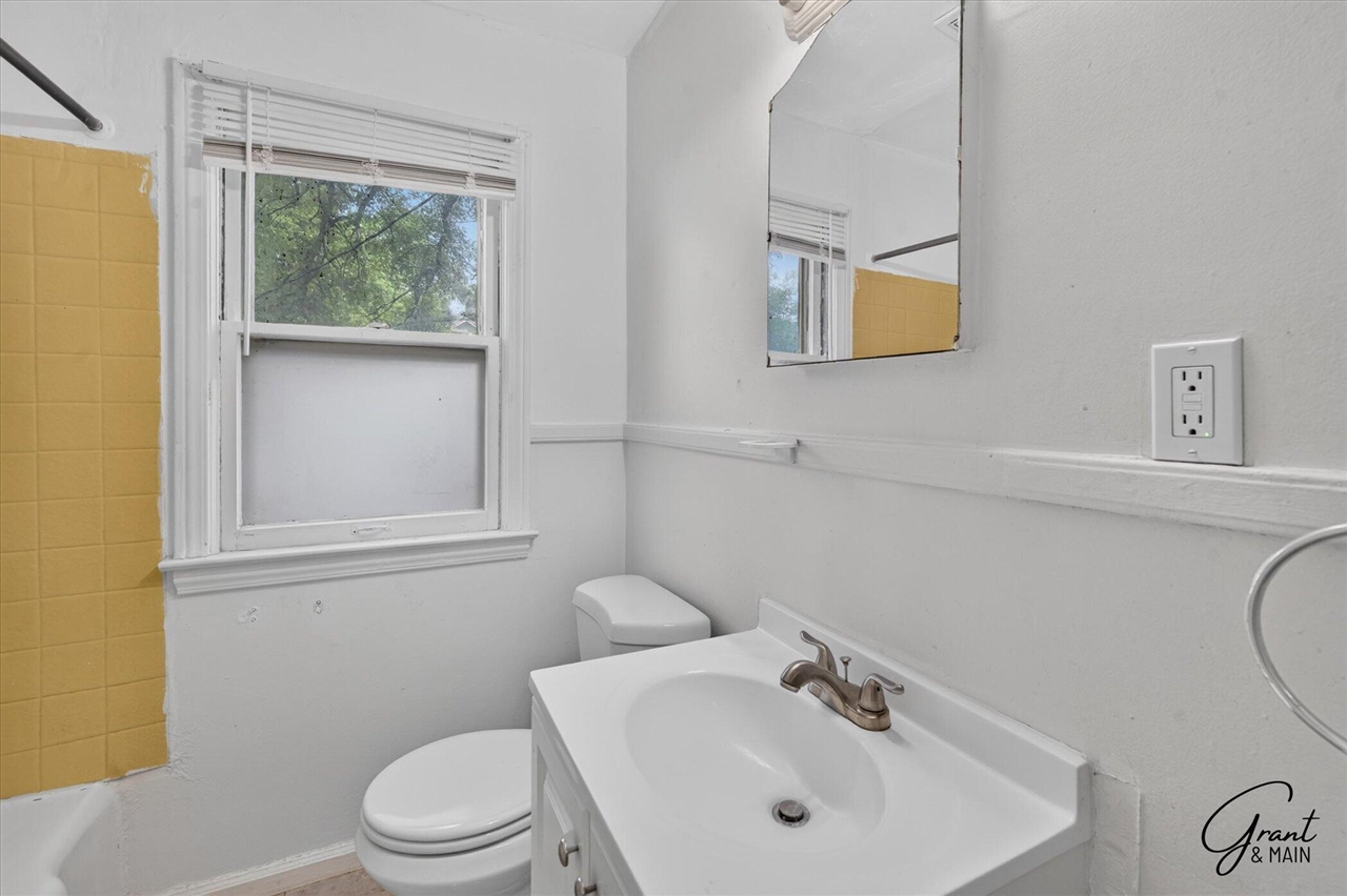 10th image of 22107 15 Mile Rd, Clinton Township, MI 48035 | MLS# 70552677