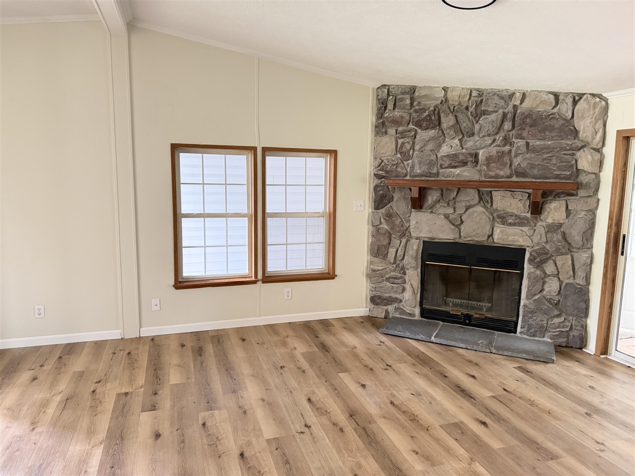 2nd image of 3084 S Pipestone Rd, Benton Harbor, MI 49022 | MLS# 70552682