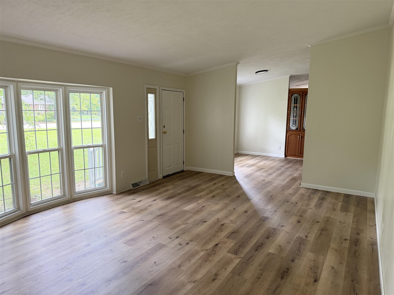 3rd image of 3084 S Pipestone Rd, Benton Harbor, MI 49022 | MLS# 70552682
