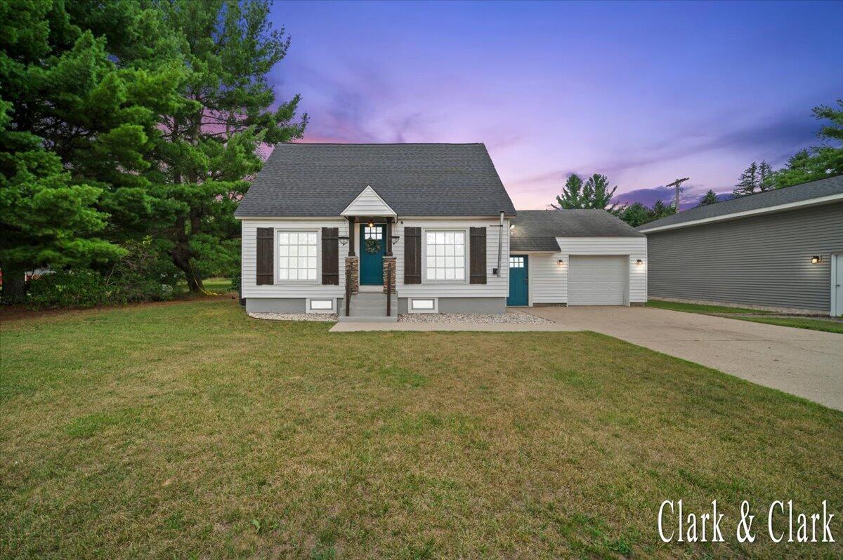 2nd image of 2016 E Croton Dr, Newaygo, MI 49337 | MLS# 70552783