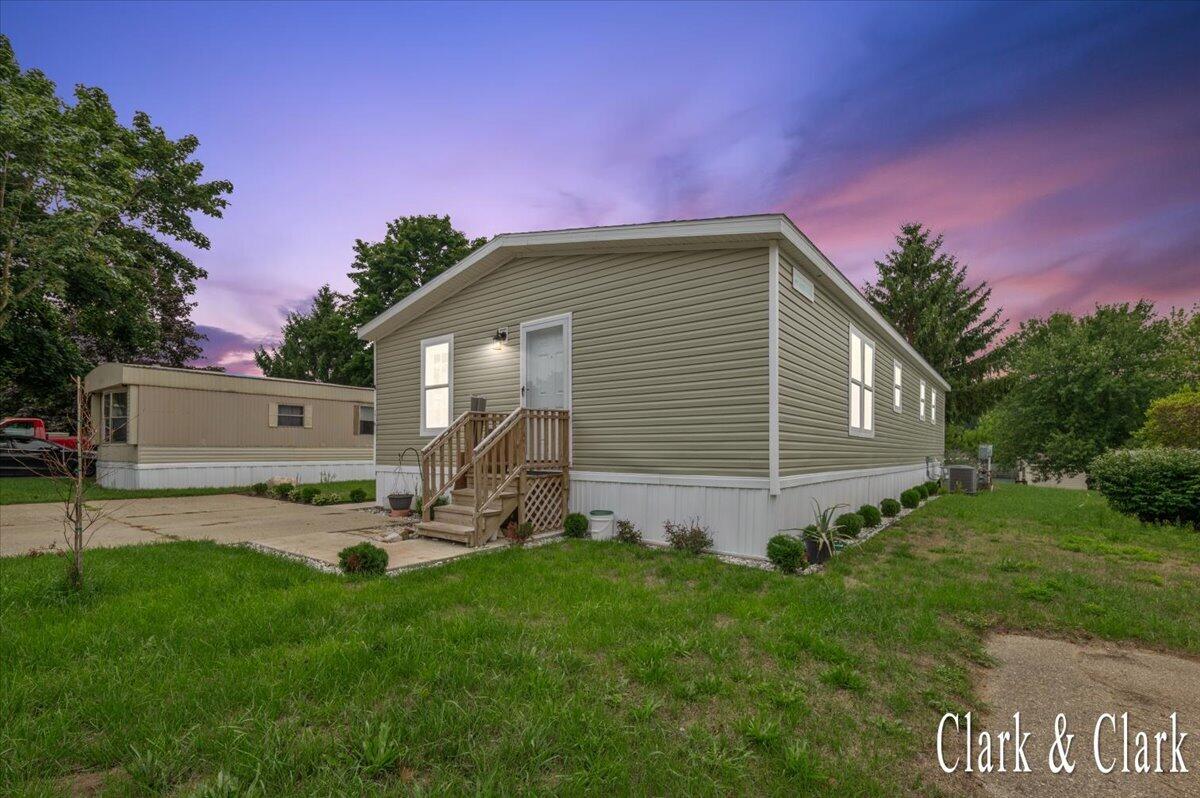 2nd image of 1760 Veronica St, Lowell, MI 49331 | MLS# 70552784