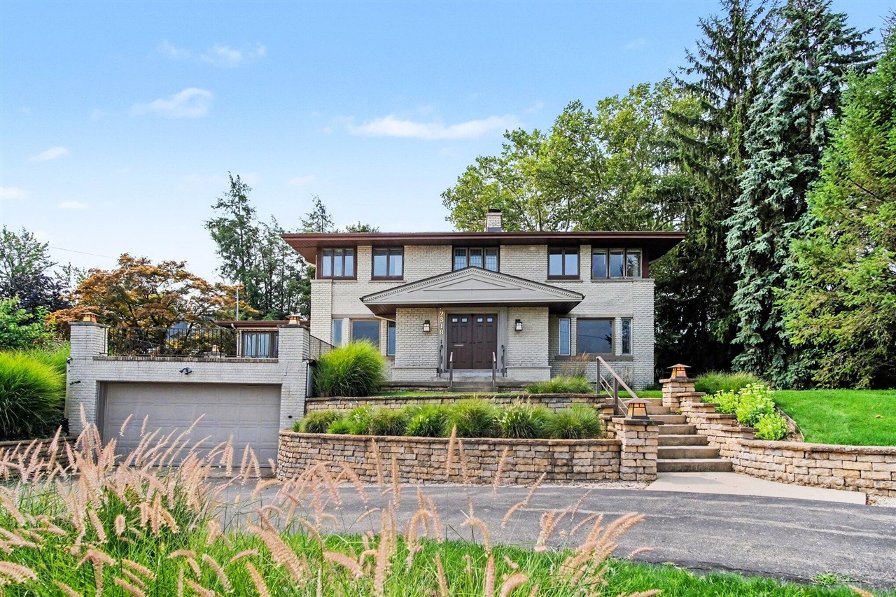 1st image of 2318 Lake Dr, Grand Rapids, MI 49506 | MLS# 70552810
