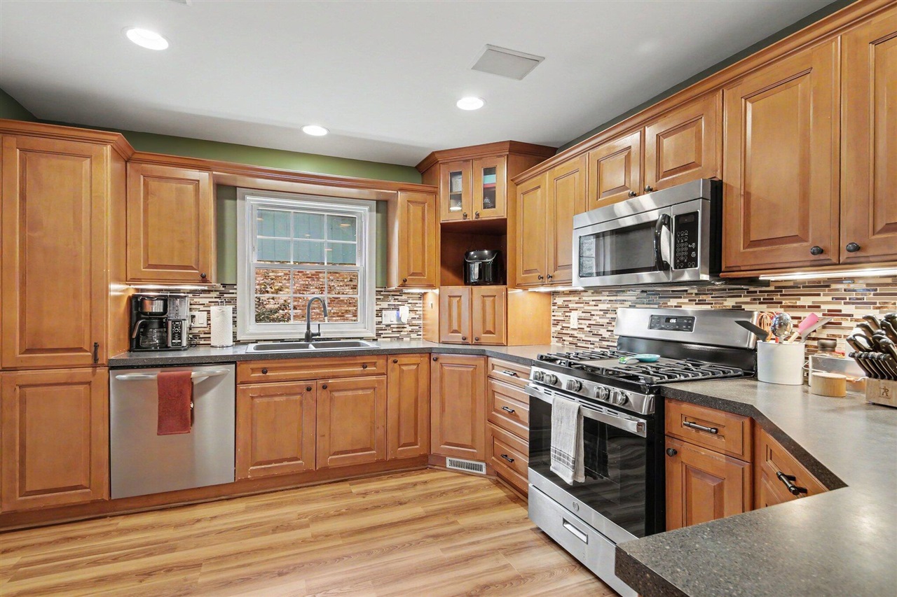 2nd image of 1446 Mapleview St, Grand Rapids, MI 49508 | MLS# 70552832
