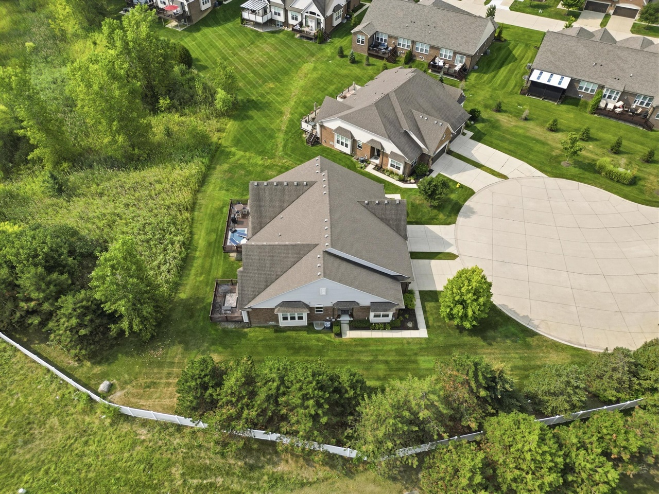 4th image of 40466 Juniper Ct, Clinton Township, MI 48036 | MLS# 70552834