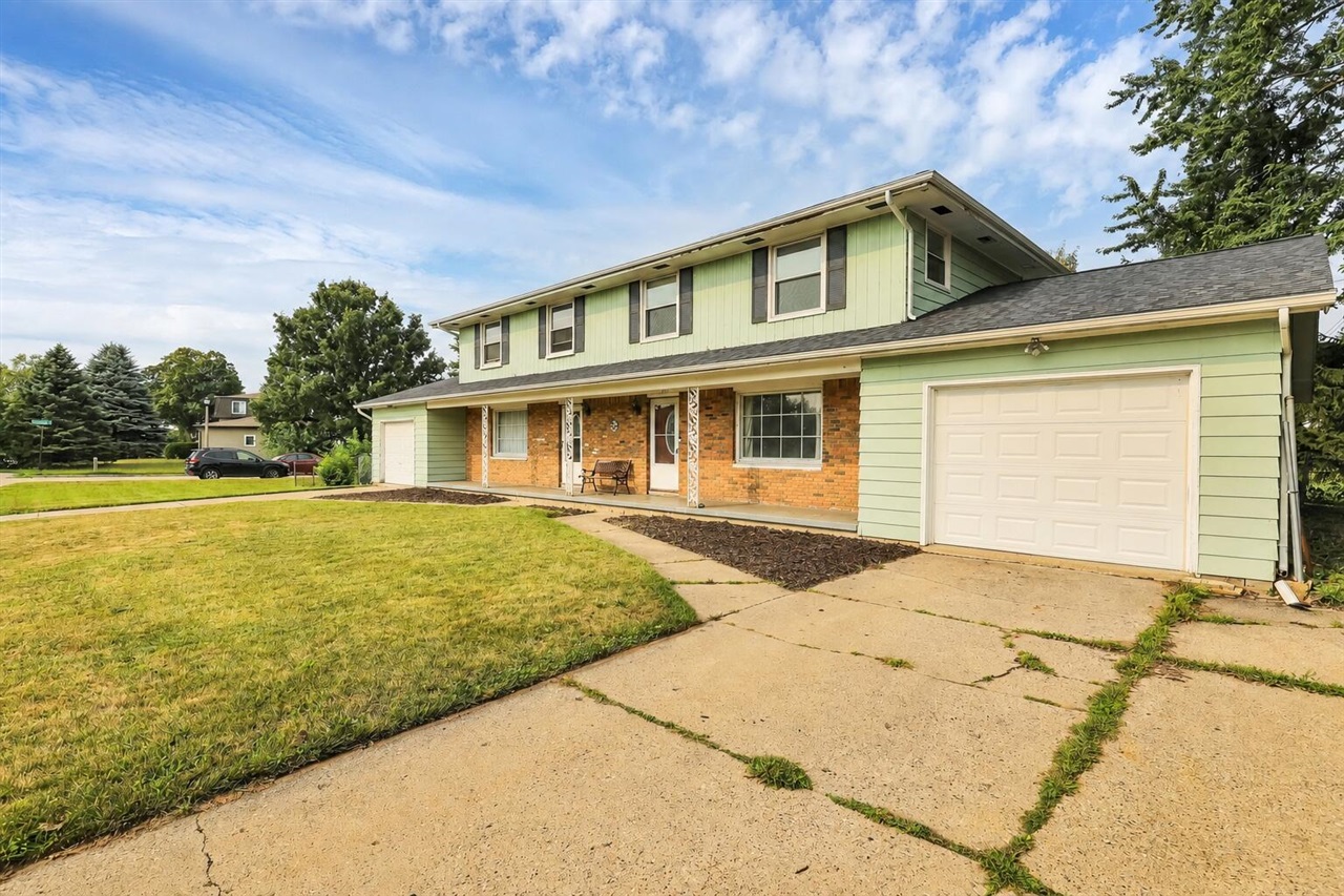 2nd image of 309 Elmwood Rd, Lansing, MI 48917 | MLS# 70552838