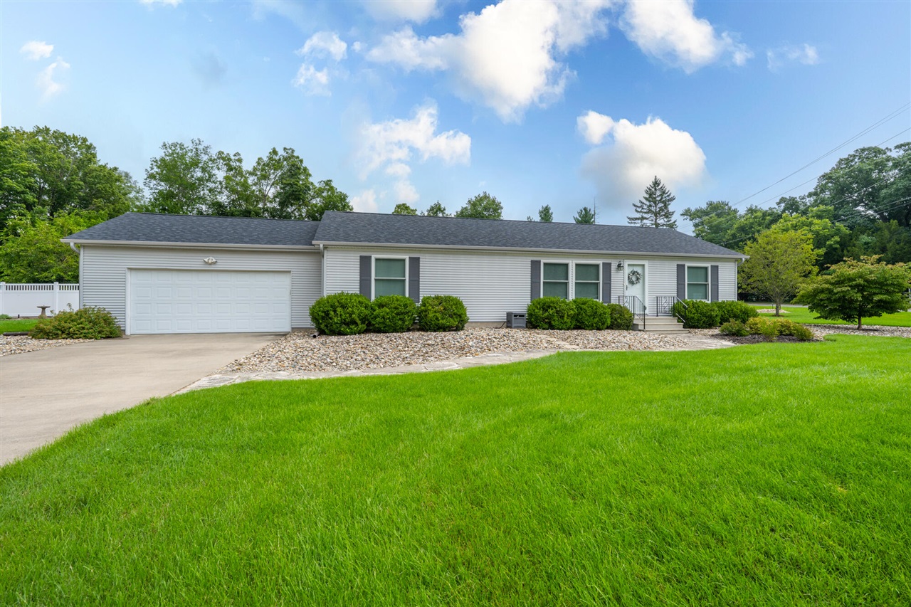 1st image of 2199 Broadway, Benton Harbor, MI 49022 | MLS# 70552844