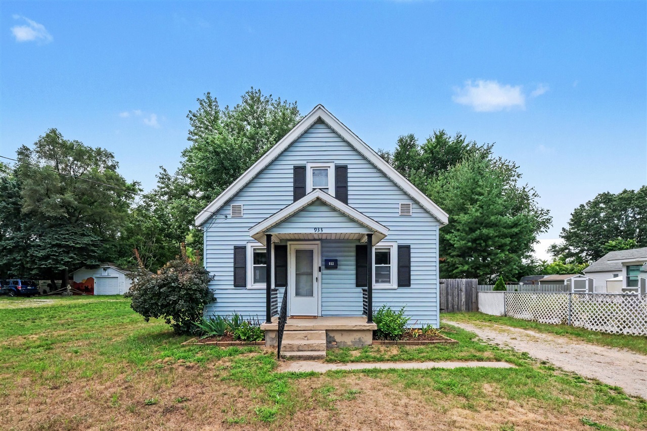 Photo 2 of Single family home for sale at 933 Benjamin Ave, Grand Rapids, MI 49503 | MLS# 70552855 | Listing updated on 2026-10-08