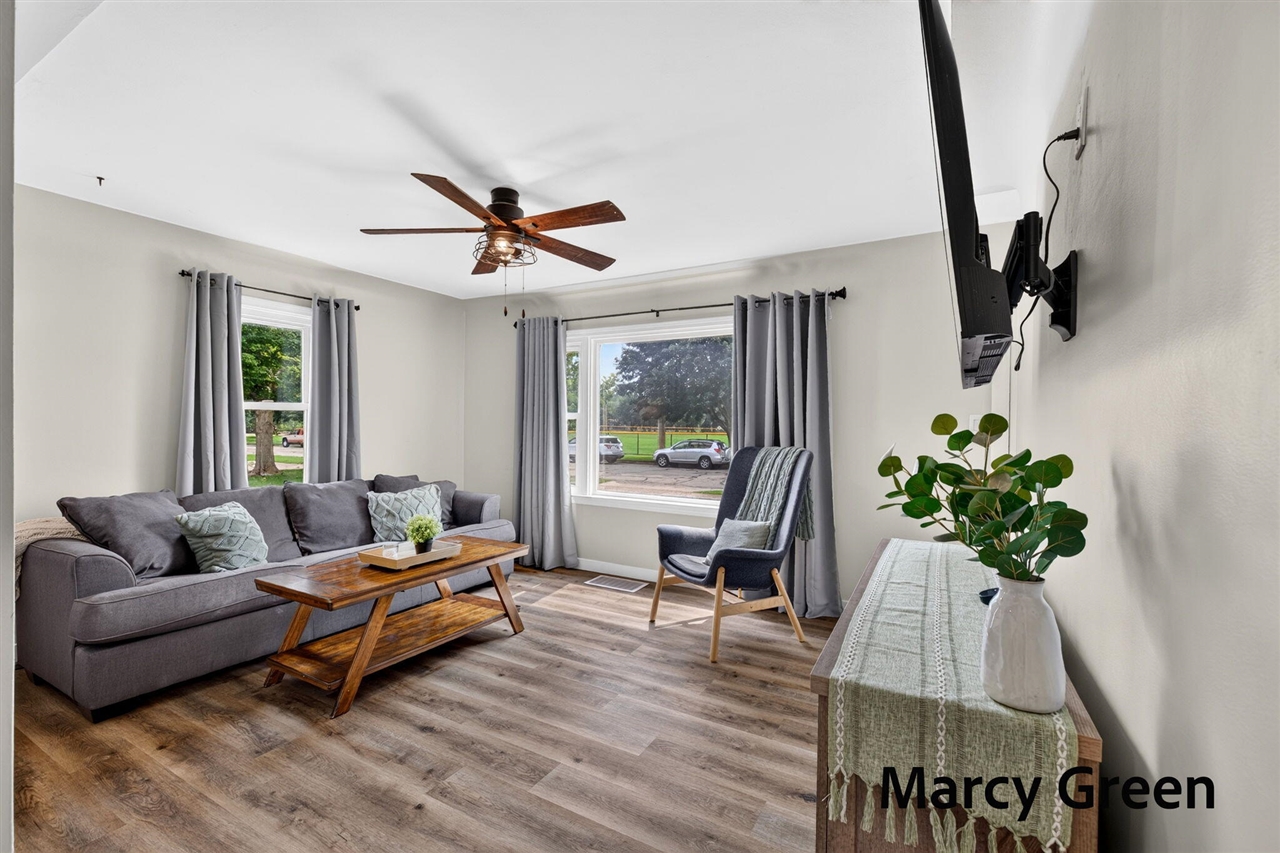 3rd image of 1519 Grant Ave, Grand Haven, MI 49417 | MLS# 70552915